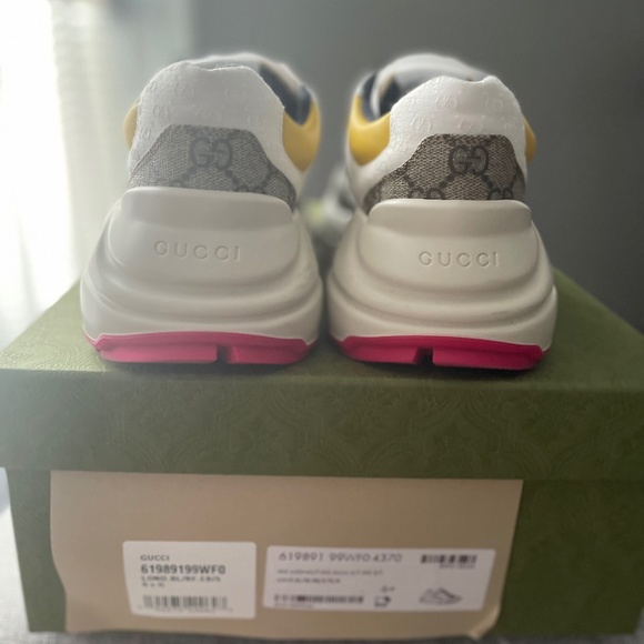 Authentic Gucci Tennis shoes - Picture 1 of 3